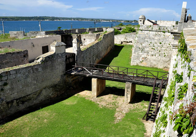 castillo-san-severino-versalles.jpg?profile=RESIZE_400x