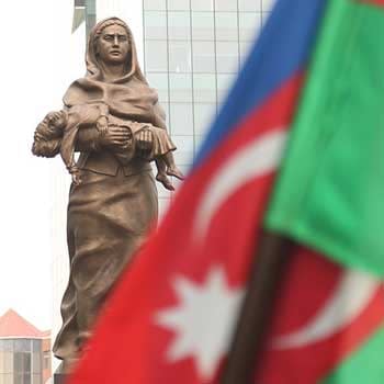 (Es) Copyright: https://bakutravelguide.com/en/khojaly-genocide-memorial/