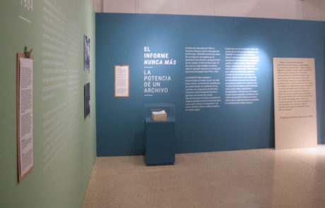 Wall with printed text with the title of the sample and the foundations of it